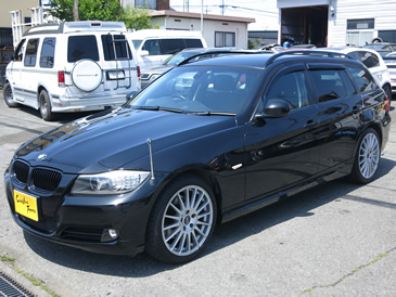 BMW 320i c[O ^